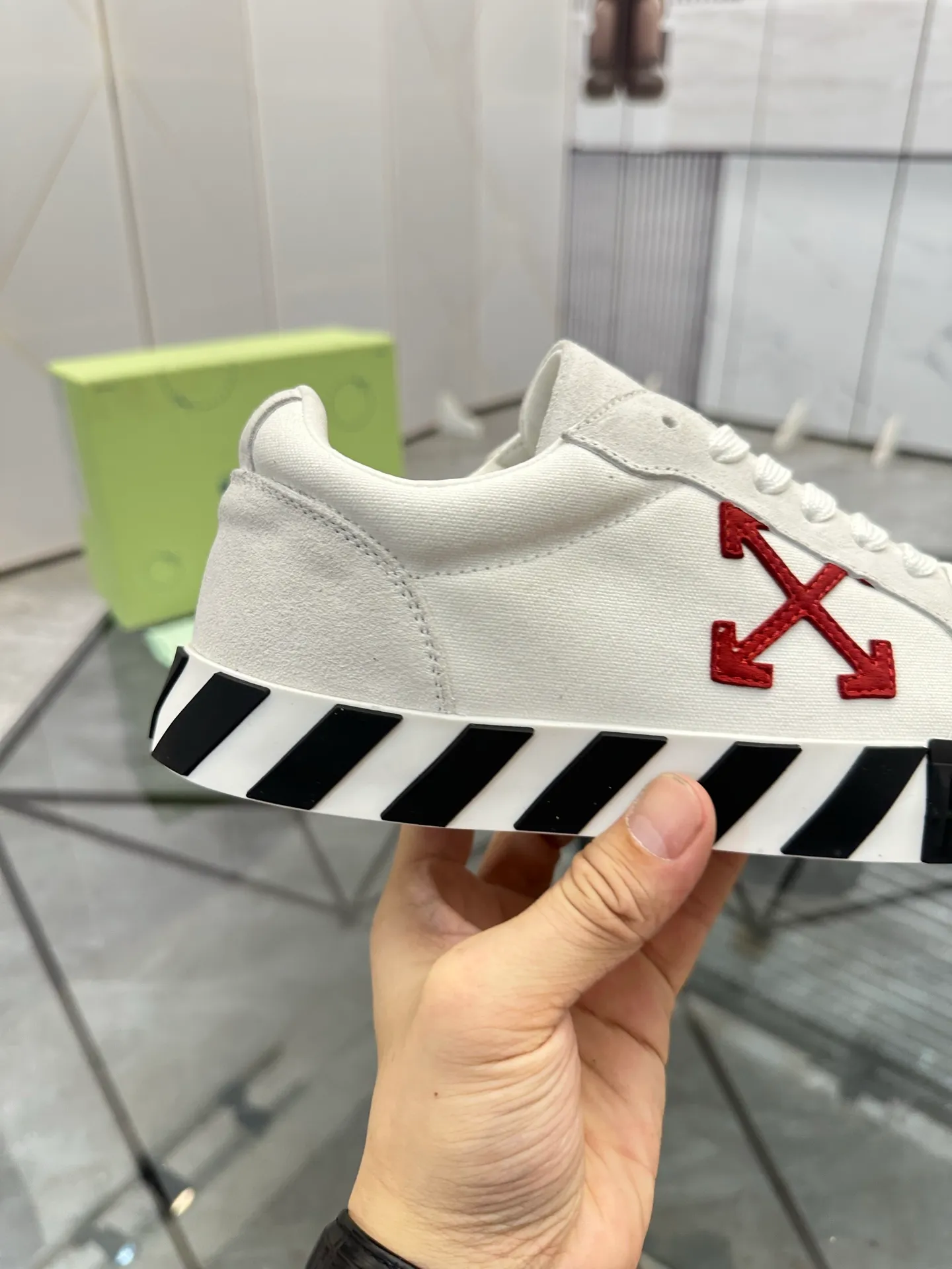 Selling men's shoes 💰: 💰P440¥ Product trademark: OFF WHITE * "OFF WHITE*" low-top casual shoes Regular size: 35-45 (can be customized to 46) Couple style Product materials: imported nubuck leather upper spliced ​​with original fabric, breathable lining, original outsole. No.: H203